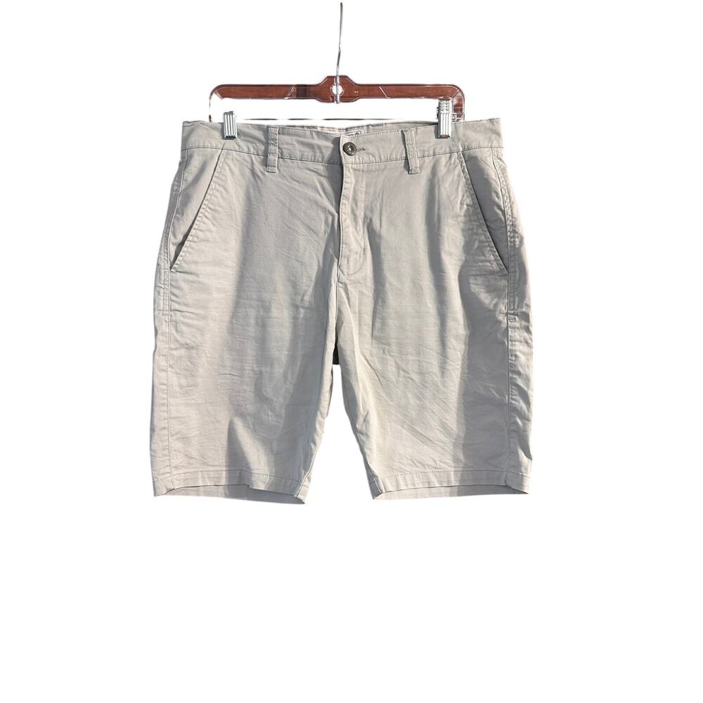 Free Planet Men's Light Gray Flat Front Shorts 9" Inseam Size 32